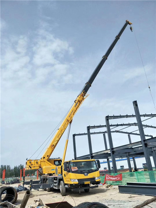 洪洞县超高层建筑钢结构吊装案例